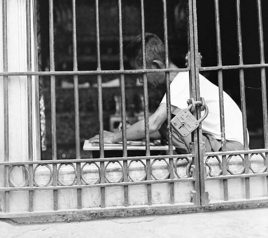 lawyer-so-pissed-about-due-process-violation-he-requests-to-be-locked-up