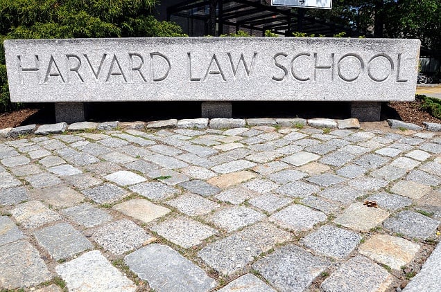 boutique-firm-pulls-out-of-harvard-law-recruiting-events-over-school’s-response-to-campus-antisemitism