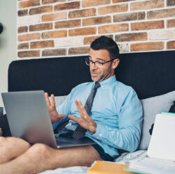 biglaw-associates-are-tired-of-the-‘new-normal’-and-want-more-remote-work