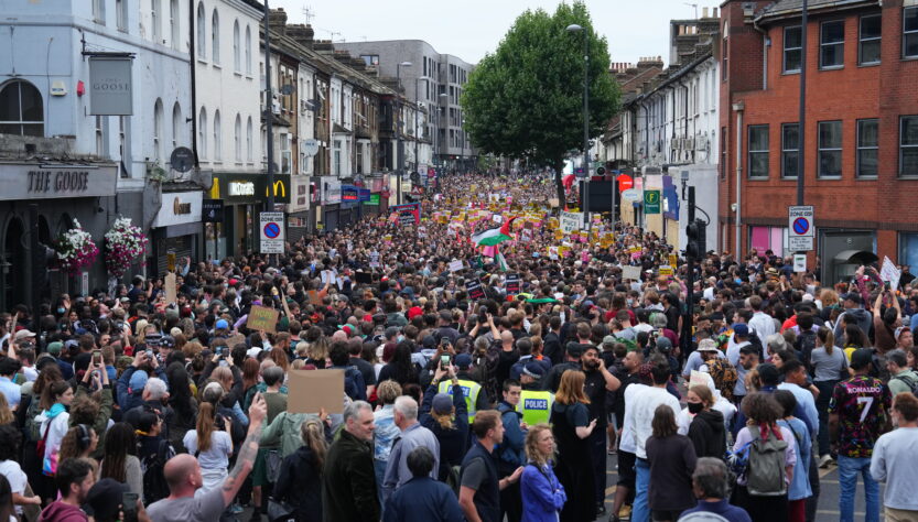 top-biglaw-firm-shelves-office-attendance-policy-due-to-dangerous-riots-across-uk