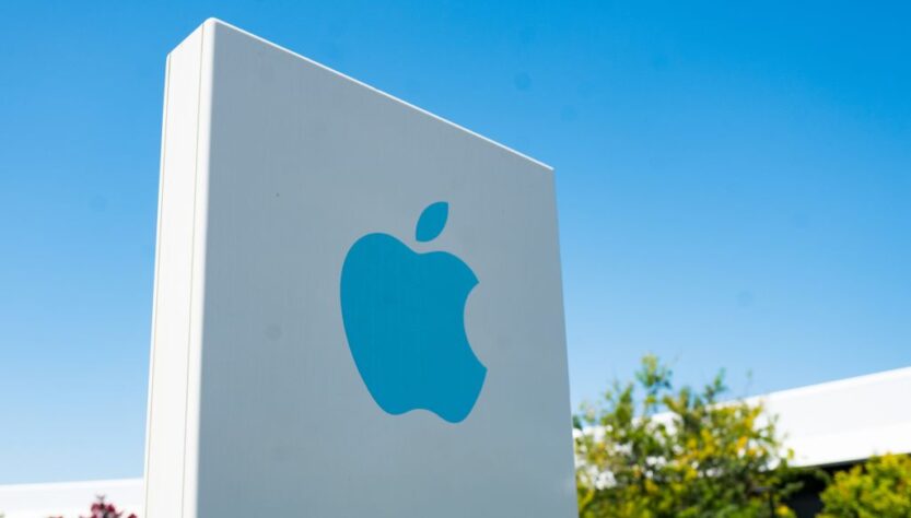 it-really,-*really*-pays-to-be-apple’s-top-lawyer