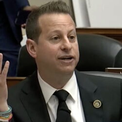 ‘made-government-newark-airport’:-moskowitz-mocks-gop,-trump-failures