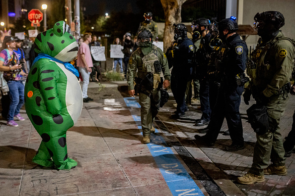 ninth-circuit-confirms-trump-can-send-seal-team-6-to-assassinate-dancing-inflatable-frogs